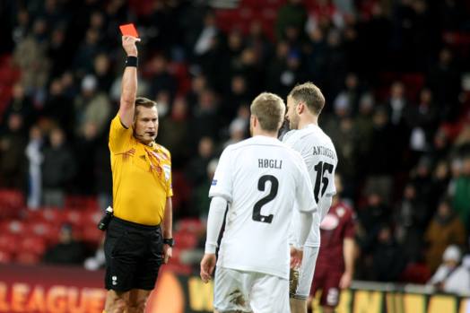 Al 30' la partita cambia: espulso Antonsson. LaPresse